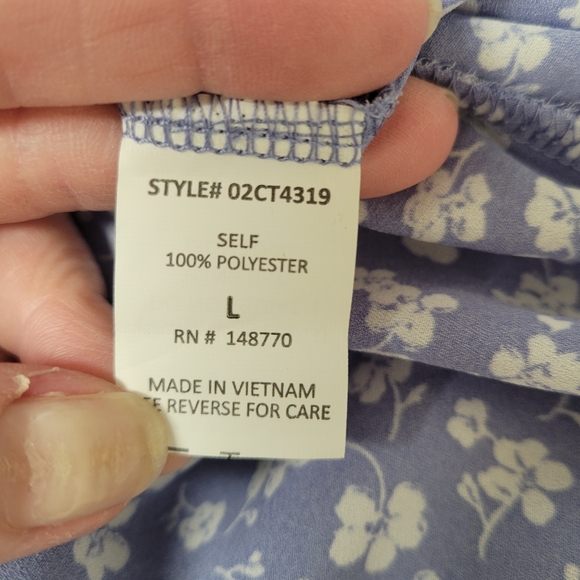 2 Sienna Sky women's peasant blouses floral off shoulder smocked size Large NWOT - Picture 13 of 14